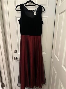 Black & Wine Two-Tone Sleeveless Evening Dress Jessica Howard plus size 16 y2k